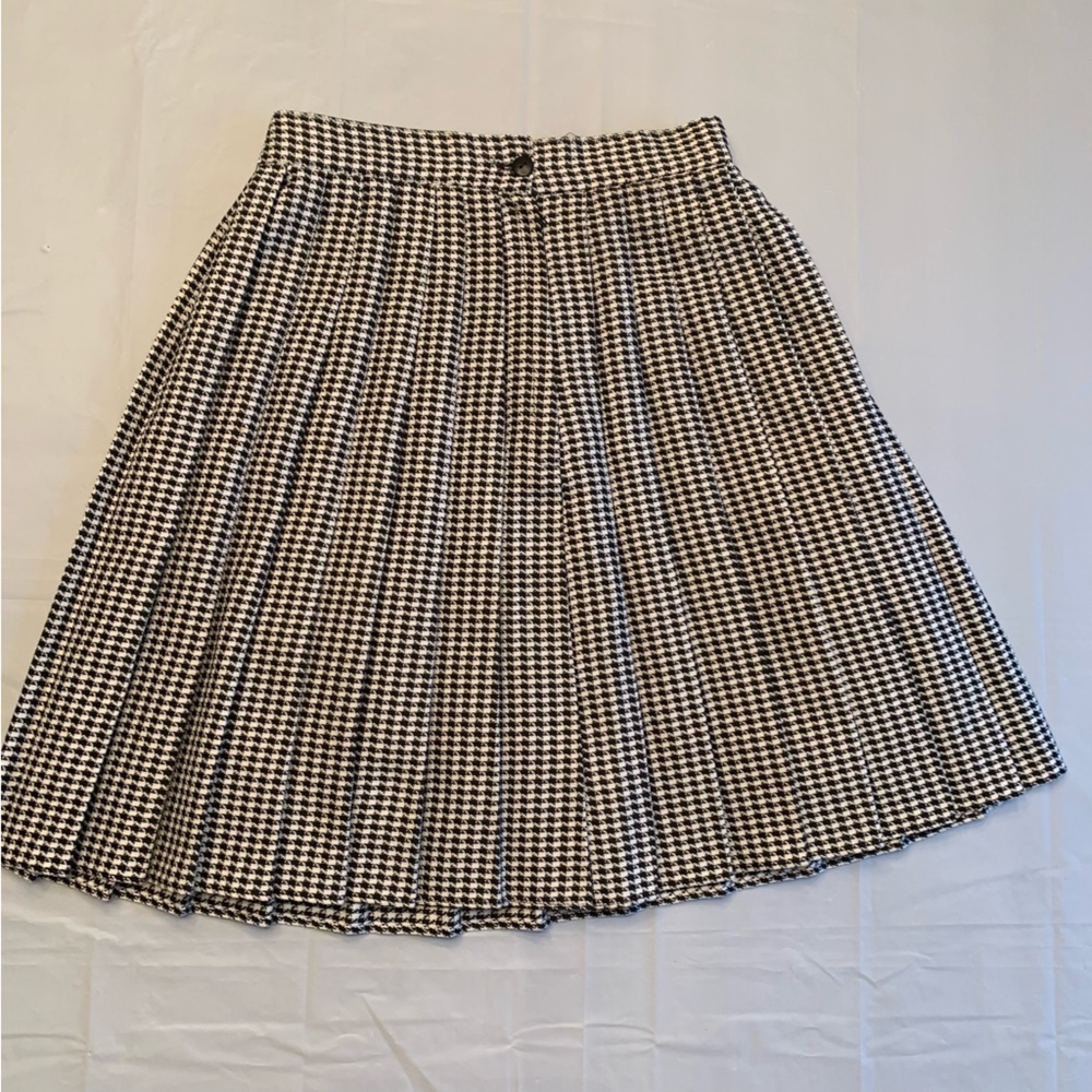 🌟 Vintage Elegance: Kips Bay A-Line Pleated Skirt in Black and White  🌟 - Picture 7 of 11